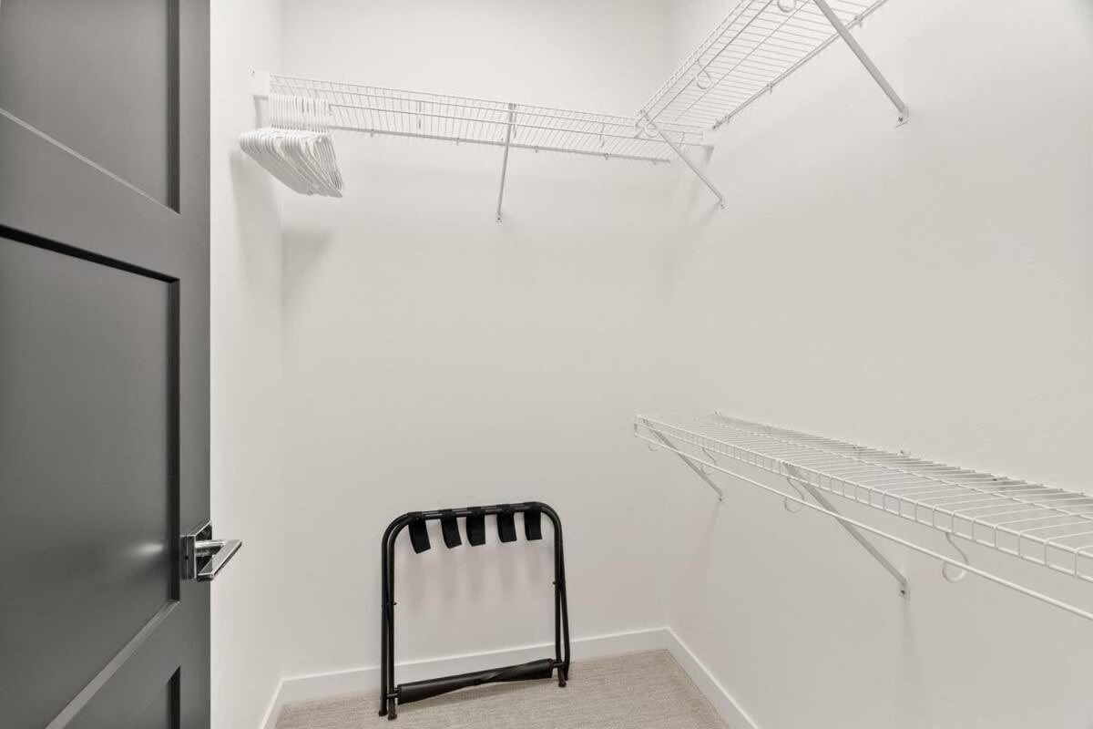 Modern Luxury - 3 Bed In The Heart Of Downtown Apartment