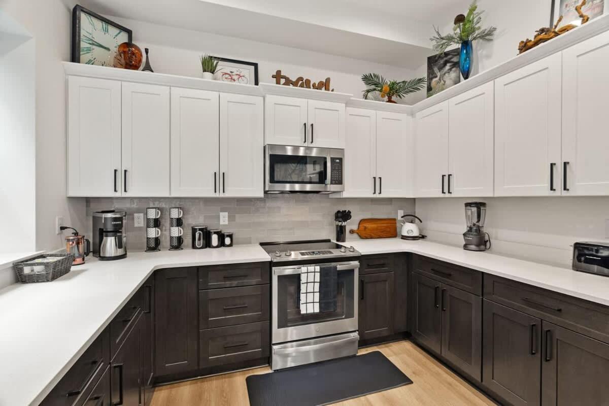 Modern Luxury - 3 Bed In The Heart Of Downtown Apartment *